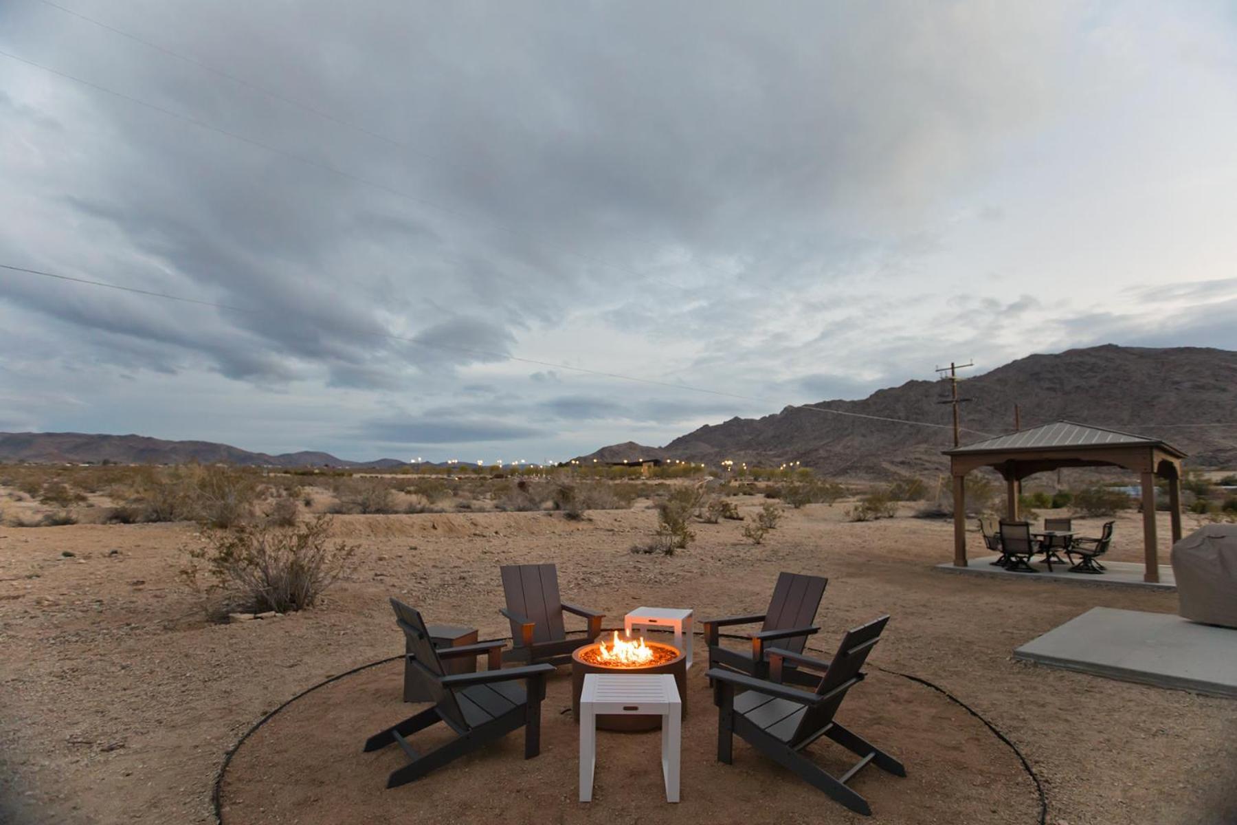 Modern Desert Dream - New Build Туэнтинайн-Палмс Экстерьер фото